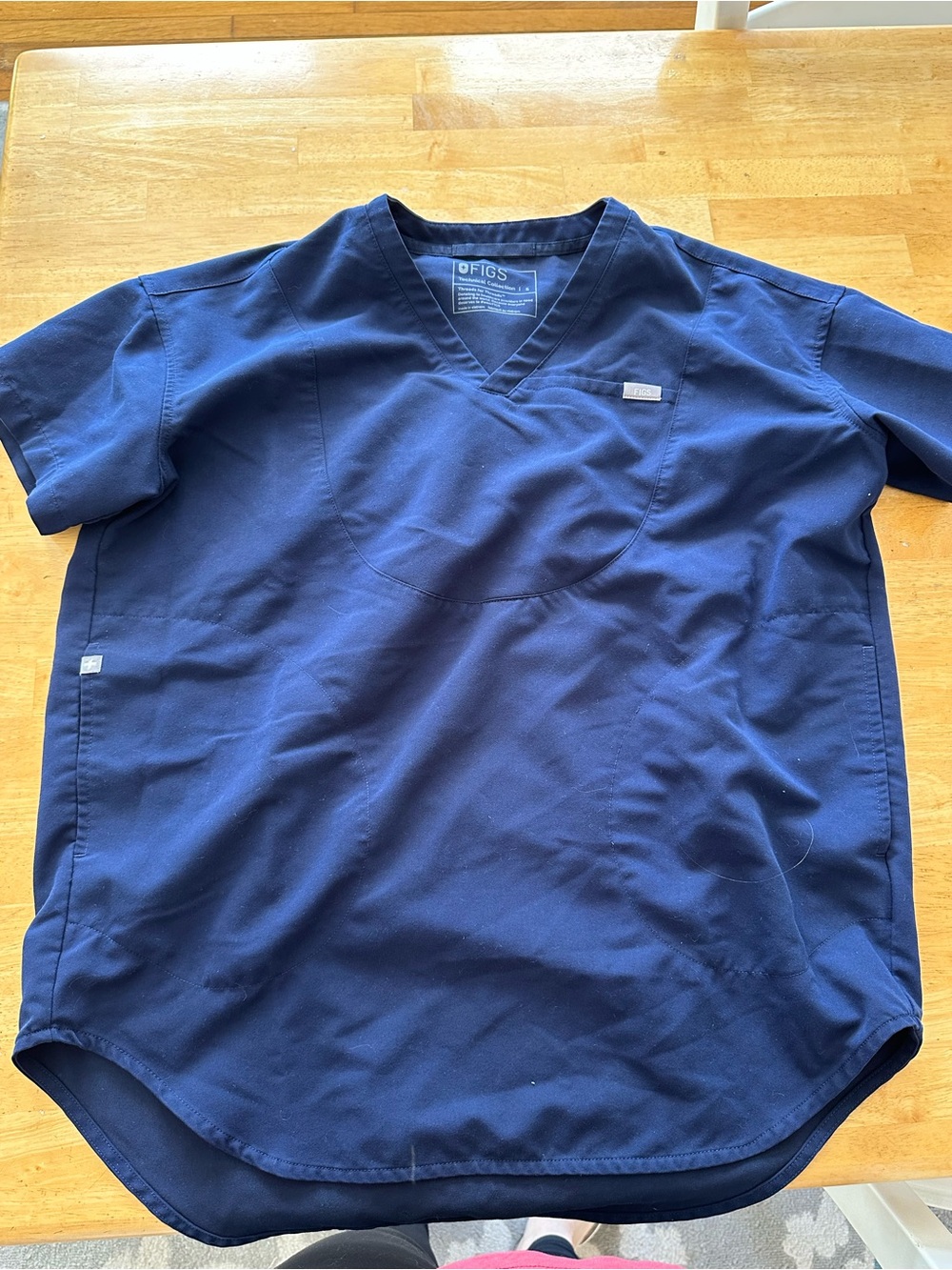 Figs scrub top small